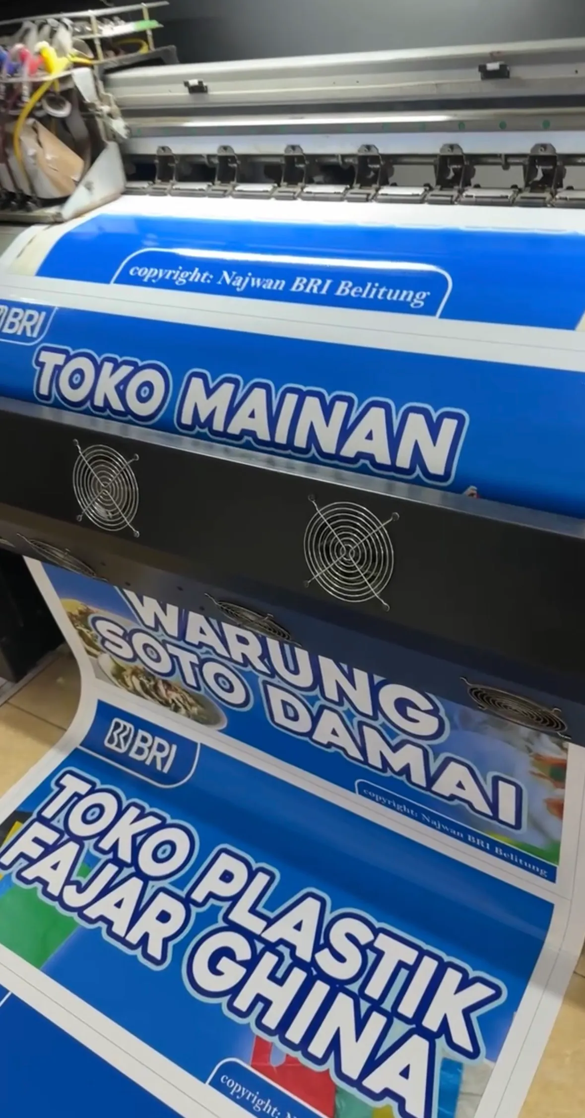 Cetak standing banner roll up untuk pameran