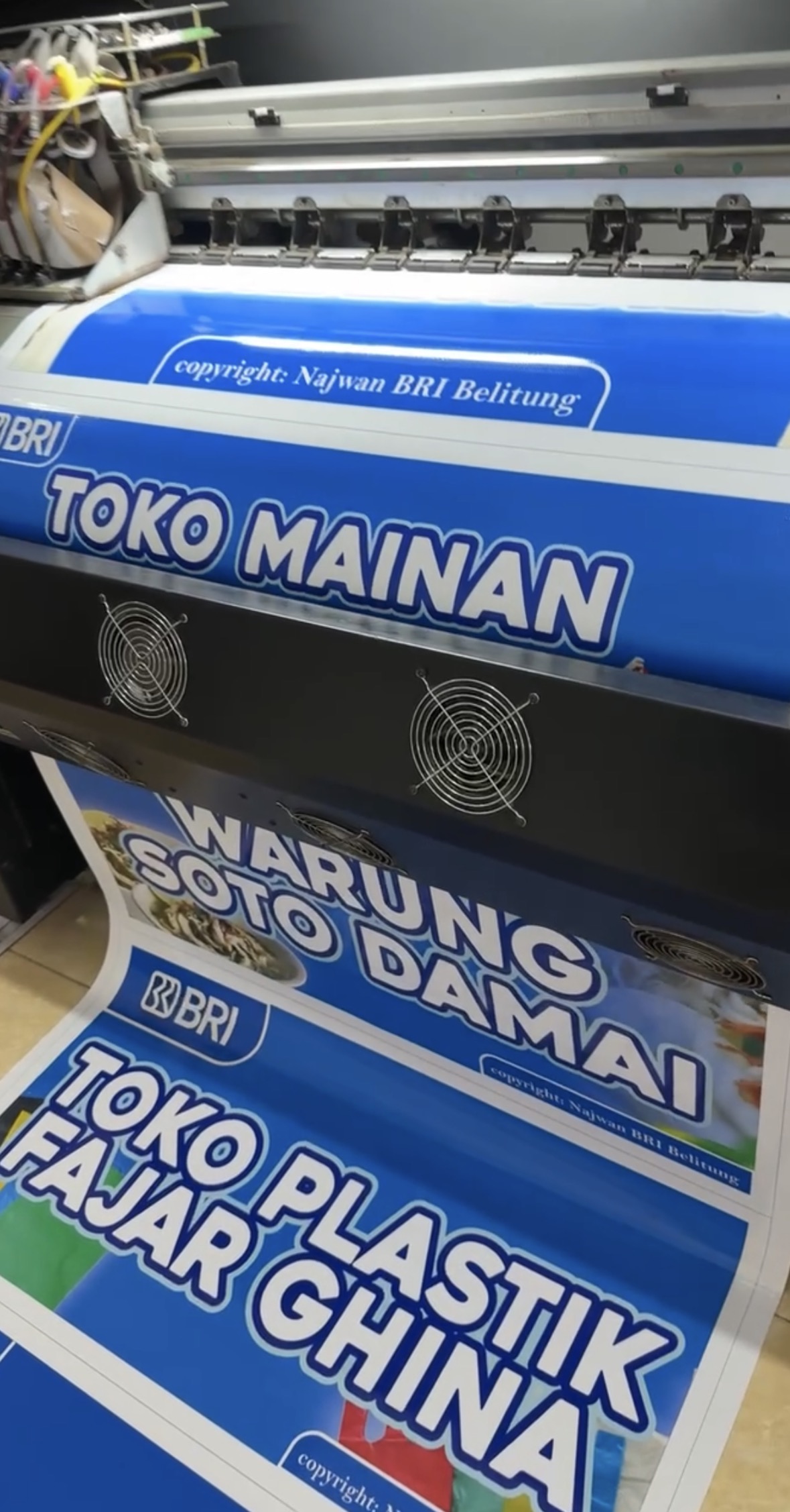 Cetak standing banner roll up untuk pameran